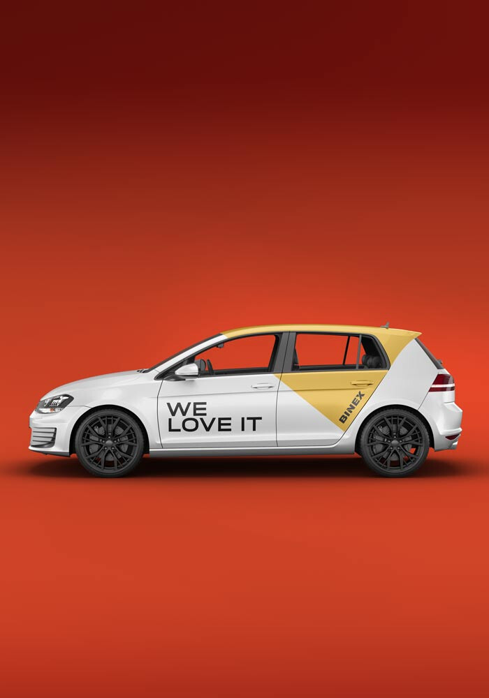 Beschriftetes Fahrzeug «We love IT»
